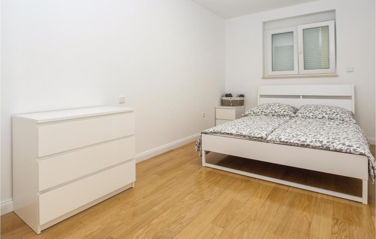 Lovely Apartment In Jesenice เยเซนิเซ ภายนอก รูปภาพ